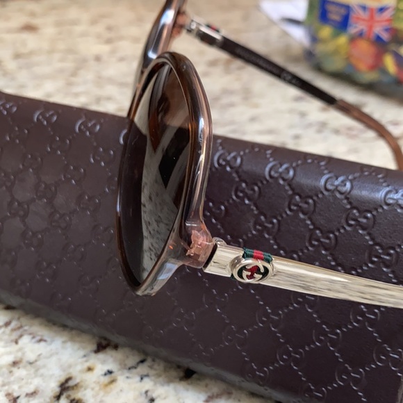 Authentic Gucci sunglasses with case - Picture 11 of 13